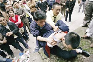 女售票员提醒乘客防扒遭打骂(图)