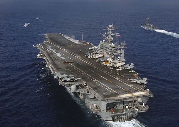 台海附近小鹰号航母编队只有一艘驱逐舰护航
