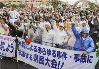 组图:日本冲绳民众集会抗议驻日美军
