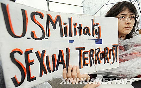 组图:日本冲绳民众集会抗议驻日美军
