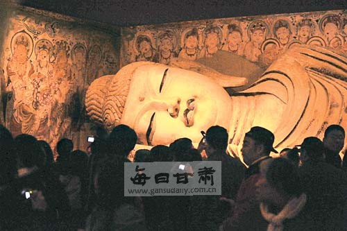 两个多月时间,高质量的展出内容和全新的展览形式吸引了66万人次争相观看,超过中国美术馆往年全年参观量的一半。 两个多月时间,高质量的展出内容和全新的展览形式吸引了66万人次争相观看,超过中国美术馆往年全年参观量的一半。