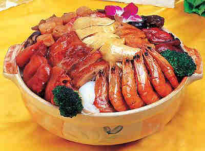所谓"九大簋,意味着筵席极为丰富,须用九个大簋装放菜肴食物,簋即