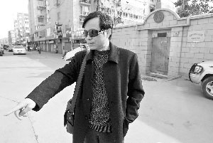 律师小区维权得罪房产老总 法院门口遭打