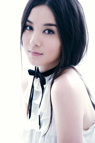小宋佳写真化身白色天使 诠释女人完美特质(图)