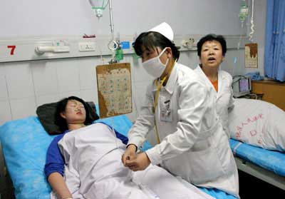 新疆烟花爆炸事故续 7名警察1名记者遇难(图)
