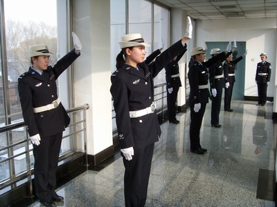 齐市组建女交警中队