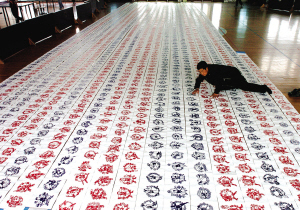 宁波民间大师创作800米剪纸长卷迎奥运(图)