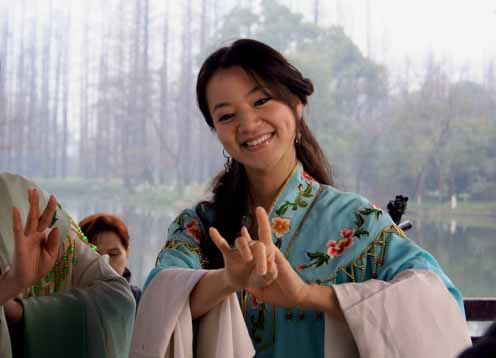 阿雅古装扮相显中国风 可爱女人散发知性美(图)