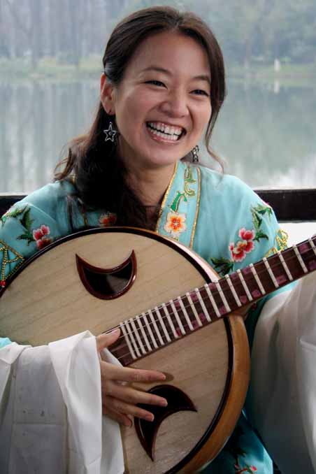 阿雅古装扮相显中国风 可爱女人散发知性美(图)