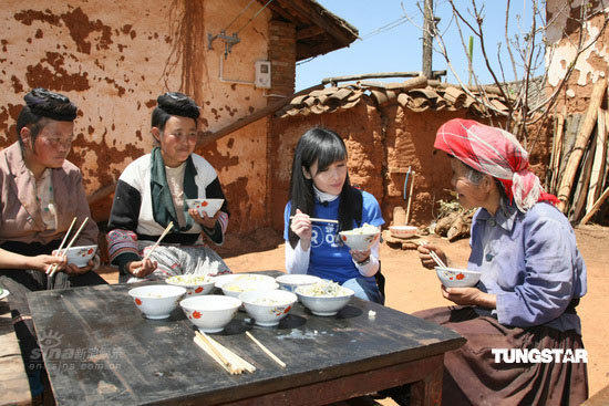 组图:周慧敏担任乐施大使扶贫之旅感受村民