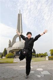 警花婚礼当天遭遇车祸瘫痪 被丈夫抛弃