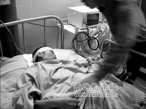 120医生称车祸伤者死亡 围观者发现未死(图)