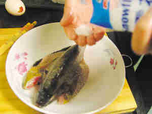 太阳鱼蒸蛋