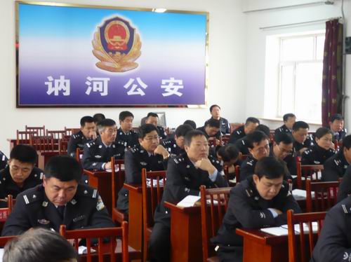 讷河基层民警进行消防培训