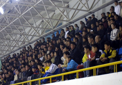 全国男子冰球锦标赛齐队夺冠