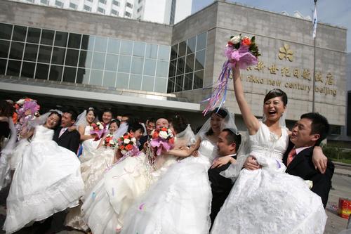 北京15对农民工参加豪华集体婚礼(组图)