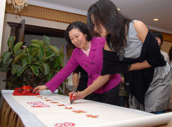 徐静蕾任女性形象工程大使参加美丽运动会(图)