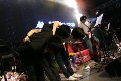 组图:李健首场个唱圆满落幕大腕捧场好友献歌