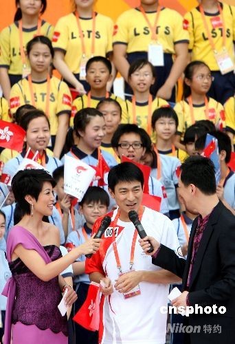港星“火炬手”披露小秘密 刘德华留下最美笑容