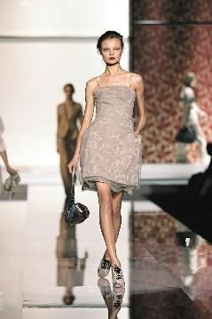 Dolce &Gabbana 的马甲礼服