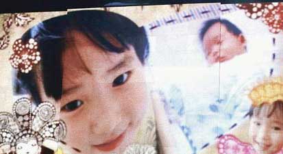 3岁女儿现身任贤齐个唱 害羞躲在爸爸背后(图)