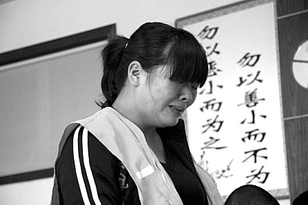男子持猎枪抢劫金店 怀孕妻子帮忙望风(组图)