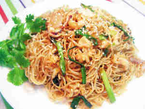 广东特色小吃:豉油皇炒面