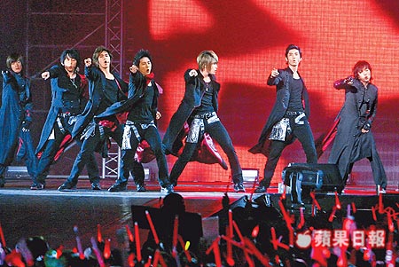 东方神起台北小巨蛋补办演唱会 黑旋风火爆全