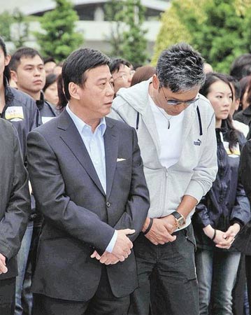 香港TVB全体演职员深切哀悼地震遇难同胞(组图)