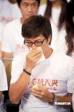 组图:亚视全台艺人默哀陈启泰林韦辰痛哭流泪