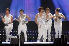 组图:东方神起梦之演唱会抢镜SJ引领组合风暴