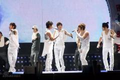 组图:东方神起梦之演唱会抢镜SJ引领组合风暴