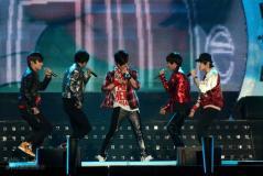 组图:东方神起梦之演唱会抢镜SJ引领组合风暴