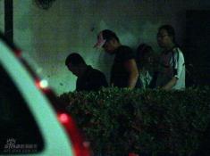 魏骏杰携娇妻会群星同奔灾区慰问娘家人(组图)