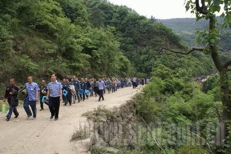 四川监狱2400余名服刑人员震后安全大转移