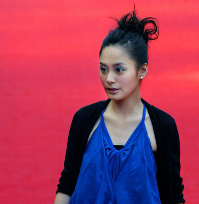 传阿娇欲去好莱坞拍新片阿Sa拉拢吴尊(组图)