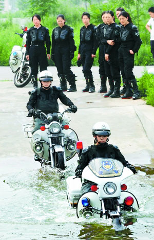 组图:11名北京女骑警加入“奥运带路队”
