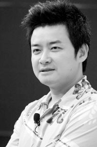 李佳明不甘只当主持人 将出任经济类节目制片人