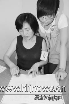 记者走进高考录取现场 直击录取网上操作全过