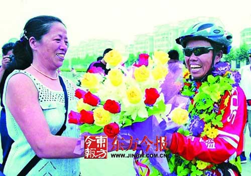 53岁女子万里骑行尼泊尔 历时4月穿行9省返回