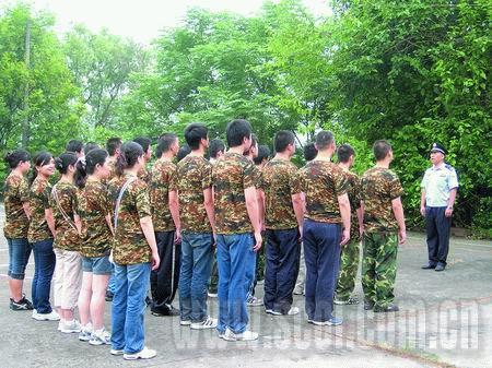 反扒“夫妻档”各显身手 谁抓贼多谁就是老大