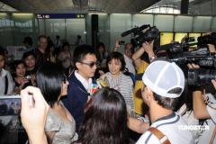 组图:梁朝伟刘嘉玲甜蜜现机场不丹婚礼皆因佛