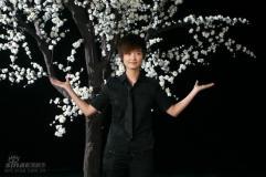 李宇春拍《梨花香》MV透露出国计划暂缓(组图)