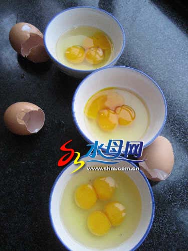 超级母鸡专下超级蛋 4个蛋里有10个黄(图)