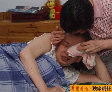 男子以再婚方式照顾患脑瘤前妻15年(组图)