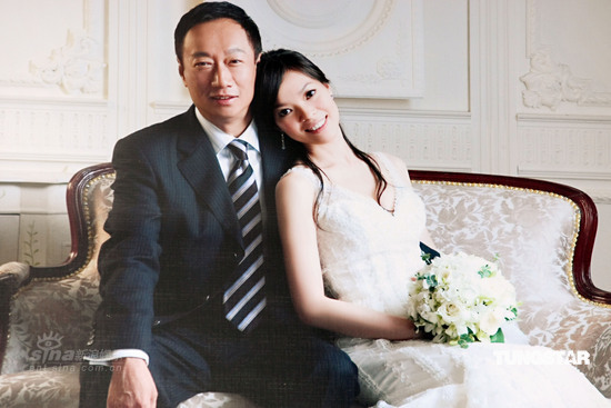 组图:郭台铭曾馨莹订婚照曝光透露婚礼细节