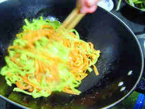 鱼香肉燥面