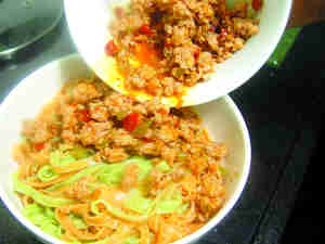 鱼香肉燥面
