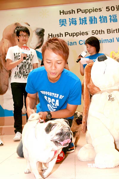 李克勤参加爱犬组织活动养儿养犬两不误(组图)