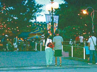 知情人透露两人已相恋两年叶璇拍广告张默“爱相随”
